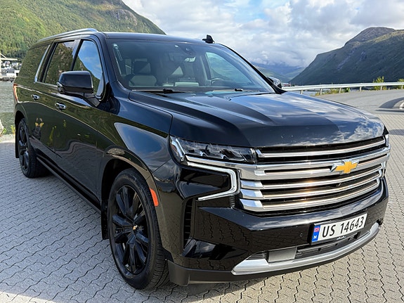 Chevrolet Suburban 2 of 17