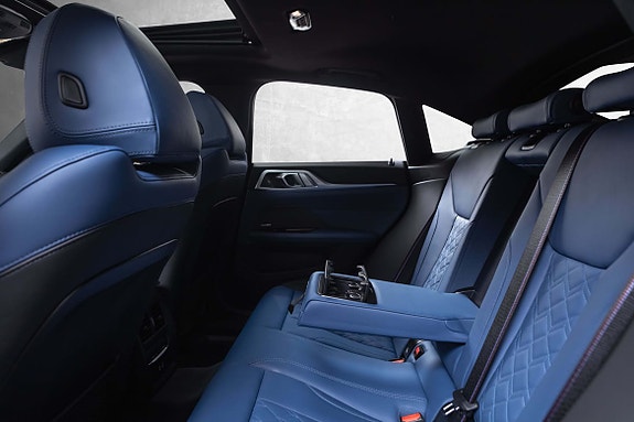 BMW i4 28 of 30