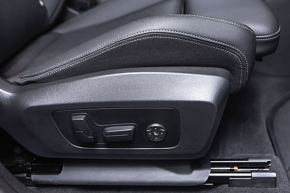 BMW iX1 30 of 30