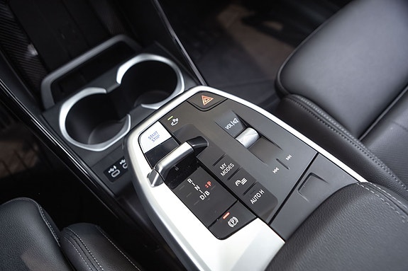 BMW iX1 20 of 30