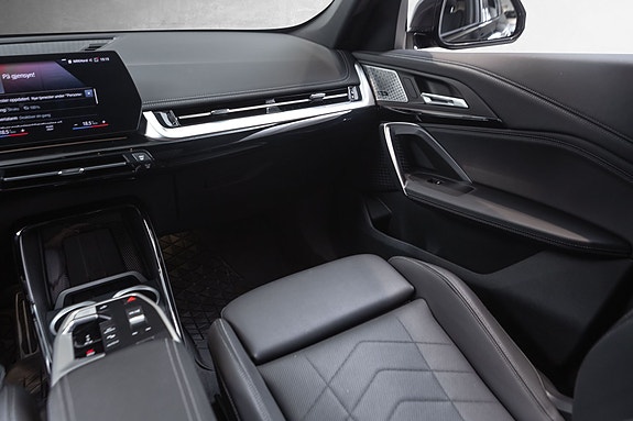 BMW iX1 28 of 30