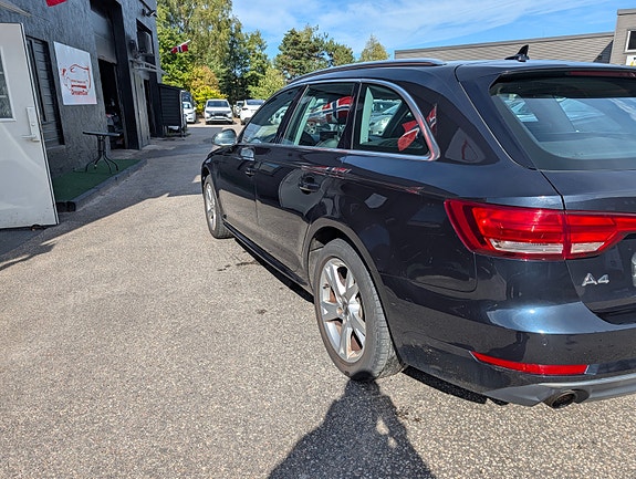 Audi A4 5 of 23
