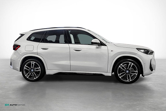 BMW iX1 5 of 30