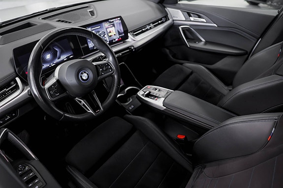 BMW iX1 11 of 30