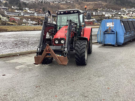 Massey Ferguson MF 5445 2 of 12