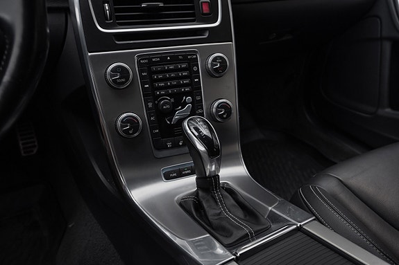 Volvo V60 13 of 25