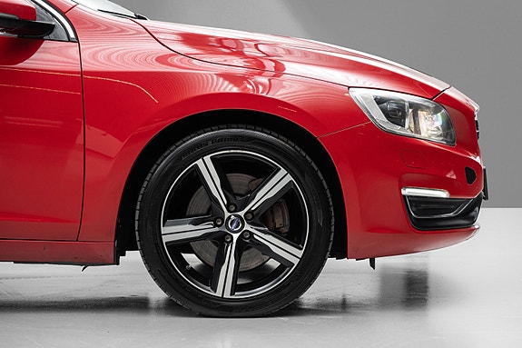 Volvo V60 8 of 25