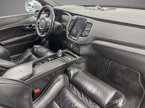Volvo XC90 26 of 30