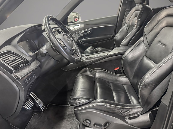 Volvo XC90 11 of 30
