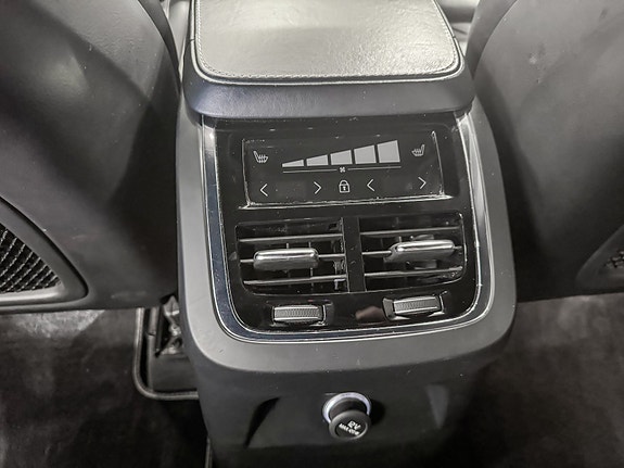 Volvo XC90 30 of 30