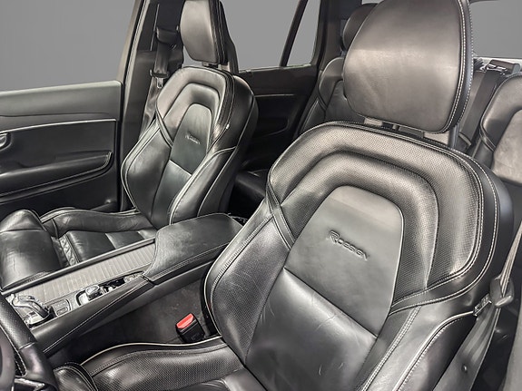 Volvo XC90 13 of 30