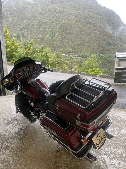Harley-Davidson FLHTCU Ultra Classic Electra Glide 2 of 7