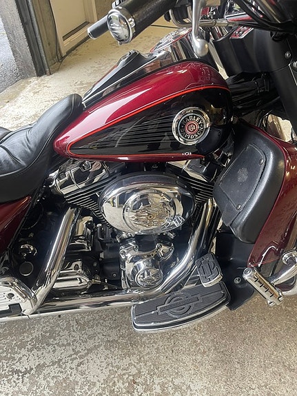 Harley-Davidson FLHTCU Ultra Classic Electra Glide 7 of 7