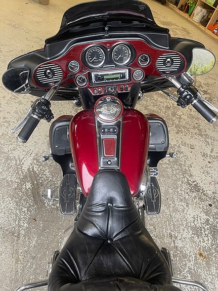 Harley-Davidson FLHTCU Ultra Classic Electra Glide 4 of 7