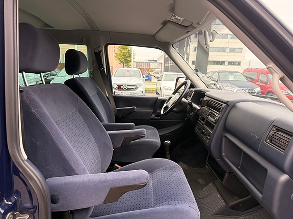 Volkswagen Caravelle 16 of 22