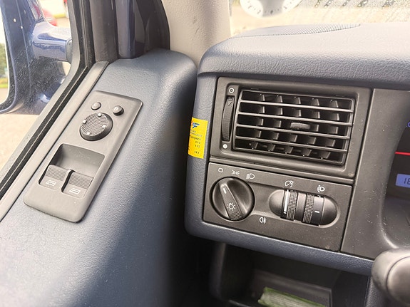 Volkswagen Caravelle 19 of 22