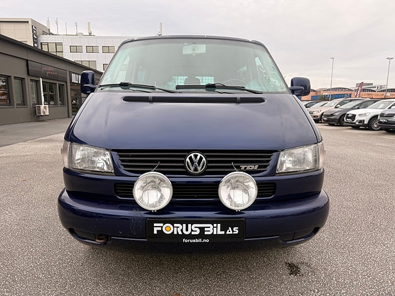 Volkswagen Caravelle 9 of 22