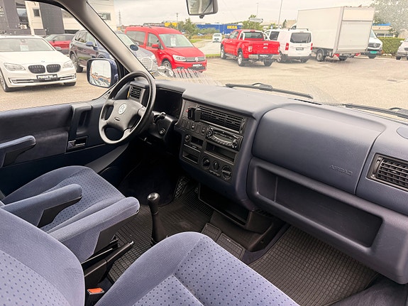 Volkswagen Caravelle 17 of 22