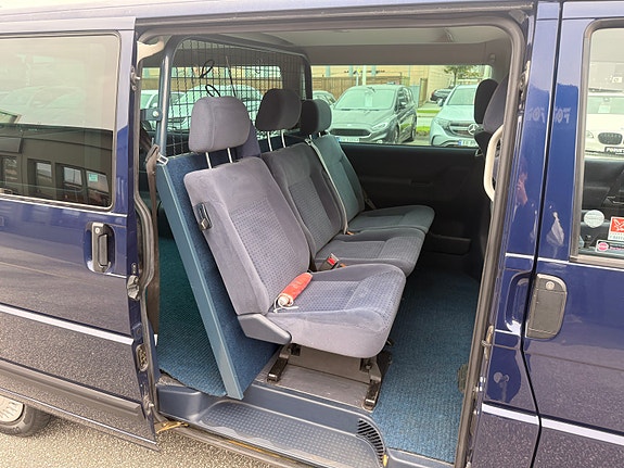 Volkswagen Caravelle 13 of 22