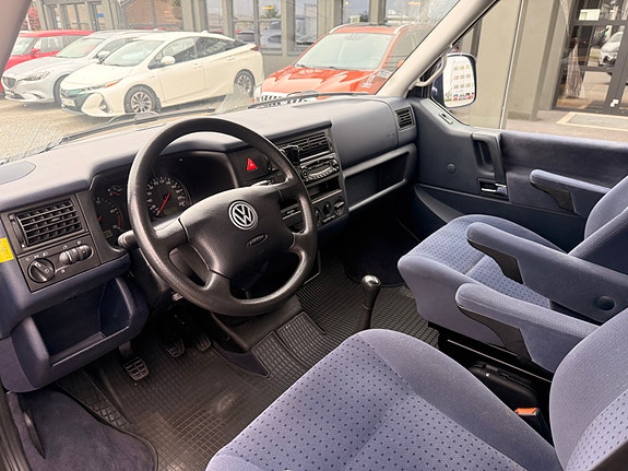 Volkswagen Caravelle 12 of 22