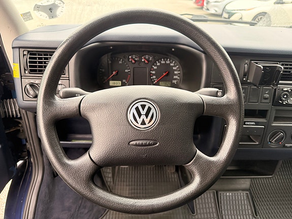 Volkswagen Caravelle 18 of 22