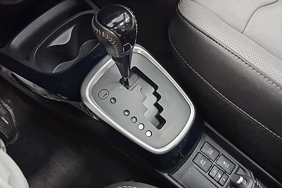 Toyota Yaris 14 of 29