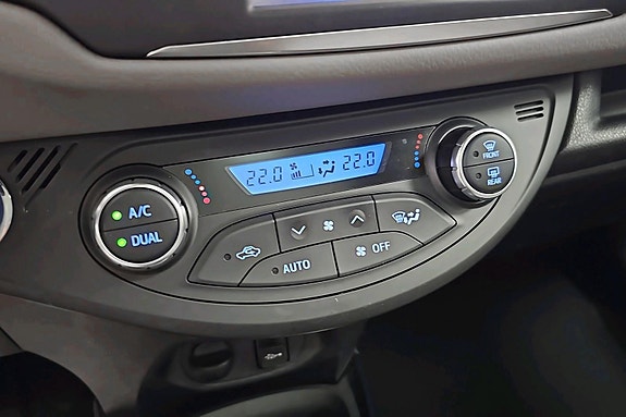 Toyota Yaris 15 of 29