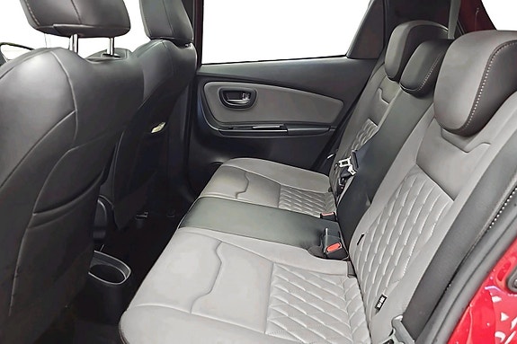 Toyota Yaris 7 of 29