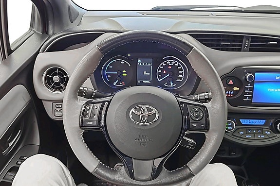 Toyota Yaris 9 of 29