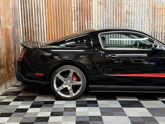 Ford Mustang 4 of 30