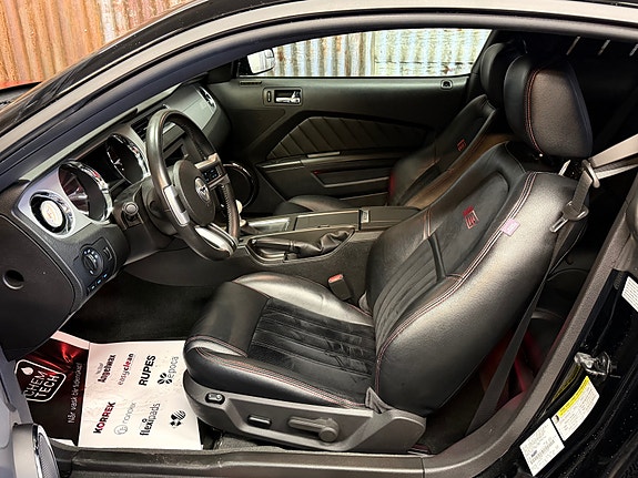 Ford Mustang 19 of 30