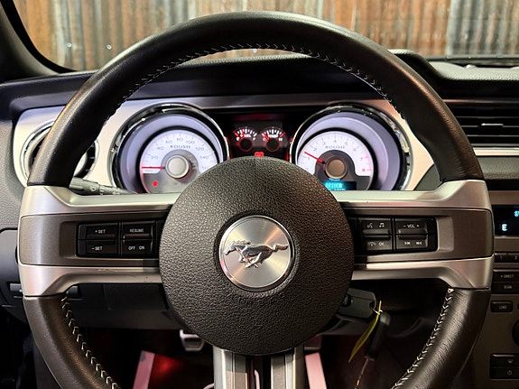 Ford Mustang 22 of 30
