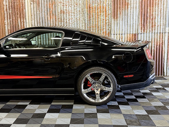 Ford Mustang 13 of 30