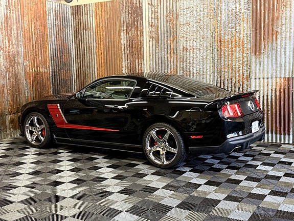 Ford Mustang 12 of 30