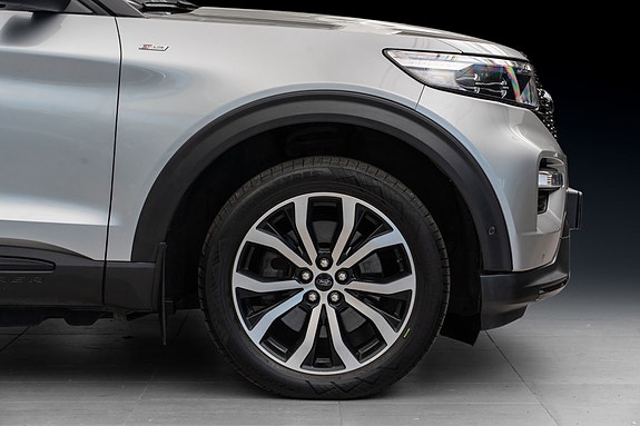 Ford Explorer 6 of 27