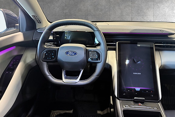 Ford Explorer 10 of 30
