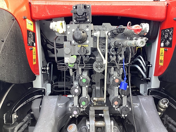 Massey Ferguson 6S.180 Dyna-VT Exclusive 11 of 16