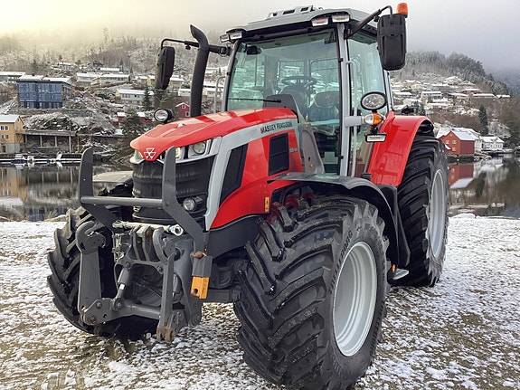 Massey Ferguson 6S.180 Dyna-VT Exclusive 4 of 16