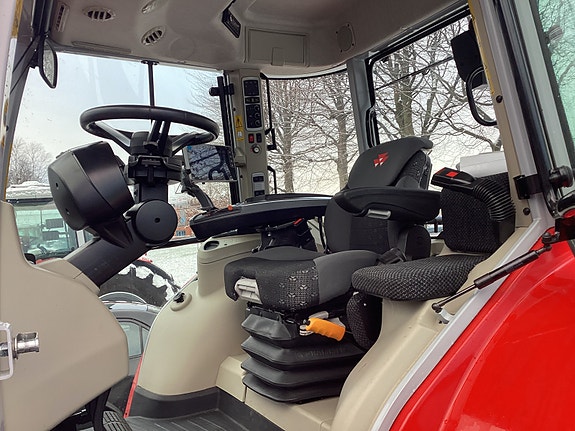 Massey Ferguson 6S.180 Dyna-VT Exclusive 7 of 16