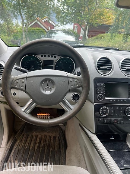 Mercedes-Benz M-Klasse 7 of 12
