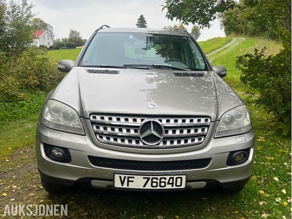 Mercedes-Benz M-Klasse 2 of 12