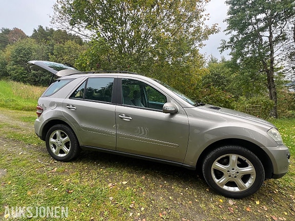Mercedes-Benz M-Klasse 3 of 12