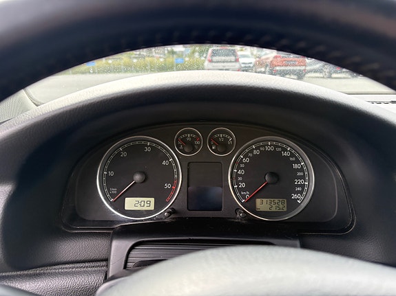 Volkswagen Passat 16 of 30