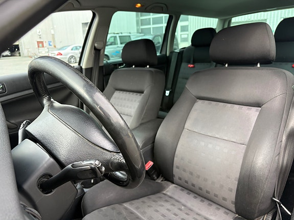 Volkswagen Passat 15 of 30