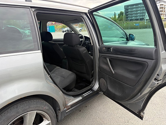 Volkswagen Passat 27 of 30