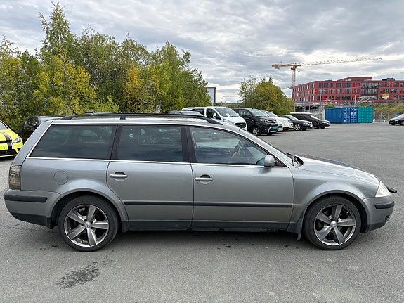 Volkswagen Passat 9 of 30