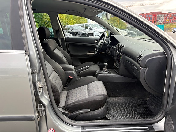 Volkswagen Passat 22 of 30