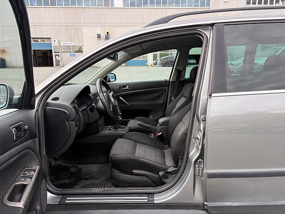 Volkswagen Passat 11 of 30