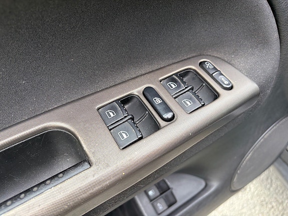 Volkswagen Passat 13 of 30