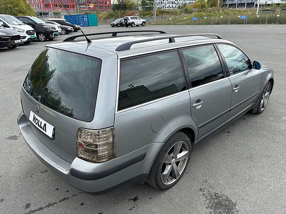 Volkswagen Passat 8 of 30